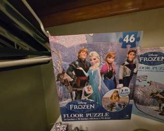 FROZEN PUZZLE PIC4 LOWER CLOSET