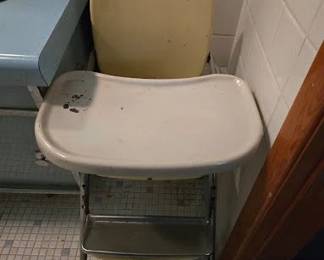 VTG HIGH CHAIR BATHROOM