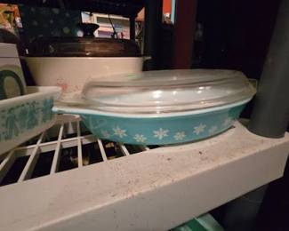 PYREX COVERED CASSEROLE KITCHEN