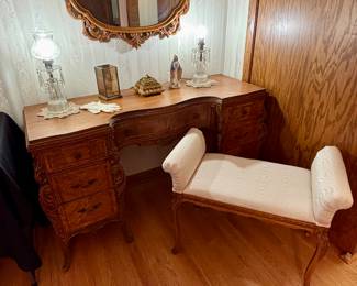 Matching bench with dressing table