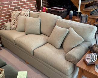 Ethan Allen sofa there are two matching ones