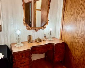 Dressing table