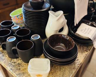 Kitchen dish set