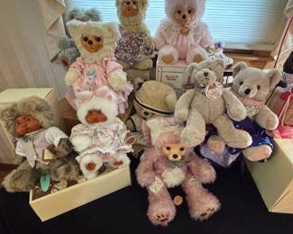 RAIKES COLLECTABLE BEARS