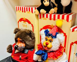 RAIKES CIRCUS BEARS