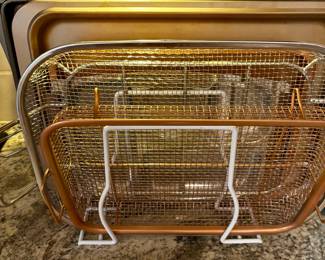 Strainers, baking sheets and platters