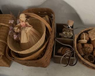 Lots of miscellaneous baskets