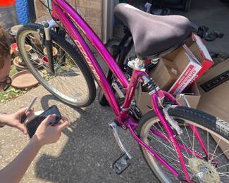 Shimano Ozone 500. Car bike rack and trainer available