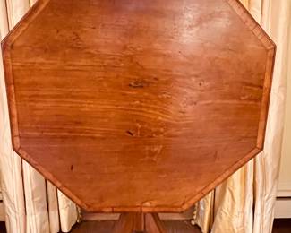 Beautiful Hepplewhite Breakfast table...circa 1790