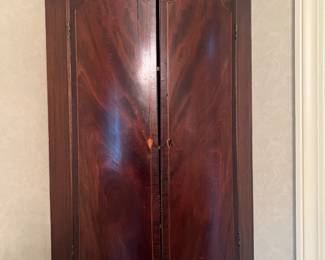 There are three very nice hanging cupboards...fill that empty corner with something elegant...there's always room!!