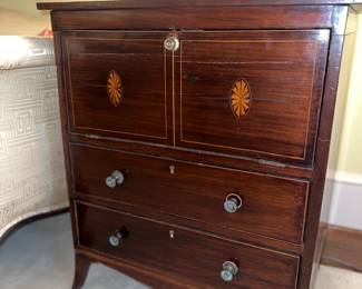 Hepplewhite with exuberant Inlay....you would love to see it in your house!!