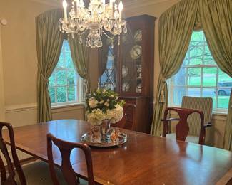 Lovely George III style mahogany dining table...