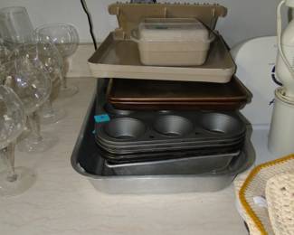 Many baking items, and baking tins