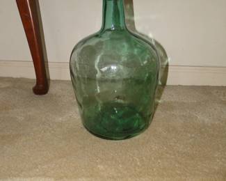 We done with all that Vanity Fair things, moving on to this blue/green vase/bottle, or other wise known as a place to throw change