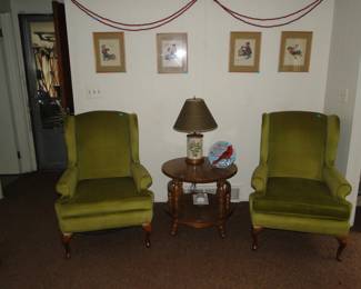I mean seriously just look at this pair of outstanding chairs