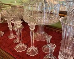 Huge crystal cake stand with dome lid. weighs over 20lbs