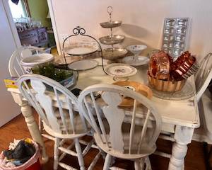indoor chalk painted table