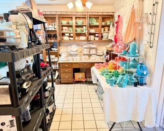 Another corner view of the kitchen! 