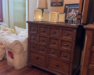 Thomasville chest of drawers 