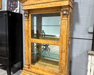 Lighted Display Cabinet Orlando Estate Auction