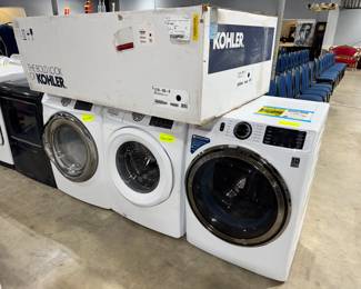 Bathroom Tub and Washers and Dryers Orlando Estate Auction