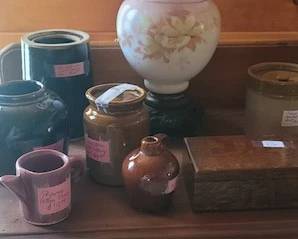 Antique 1900s lamp; old pottery & small items.