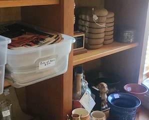 Vintage assorted bric-a-brac.