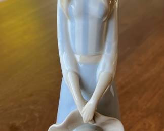 Lladro "Girl with Hat"