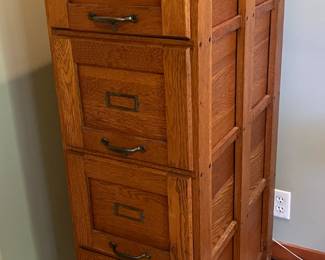 Weis Arts / Crafts oak filing cabinet c1910