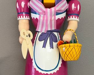 Girl Gardener nutcracker - China