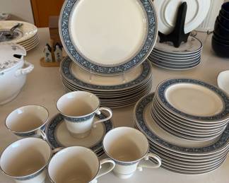 Pickard "Overture" - 33 pcs