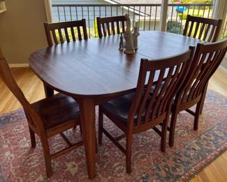 Amish Heritage Furniture mahogany dining table, 6 matching chairs and 2 leafs