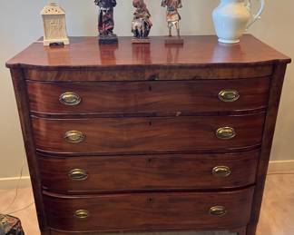 Antique chest of drawers