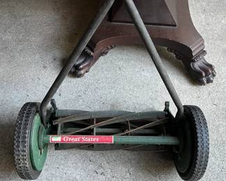 Reel push mower with grass catcher