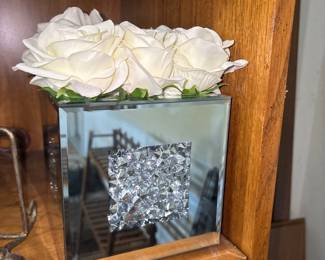 crushed diamond mirrored vase 6x6x6"