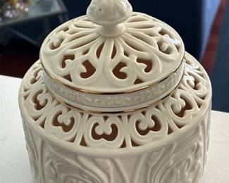 Lenox Illuminations Versailles Round Covered Candlebox