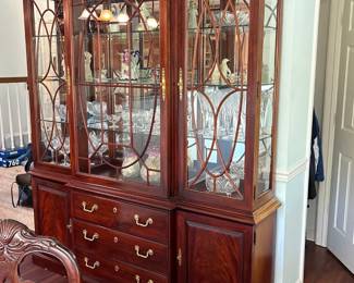 Thomasville Chippendale Mahogany China Cabinet