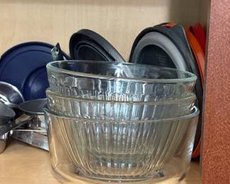 Pyrex 3 cup sculpted glass mixing bowls