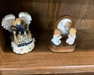 House of Lloyd Christmas Around the World Angels Music Box