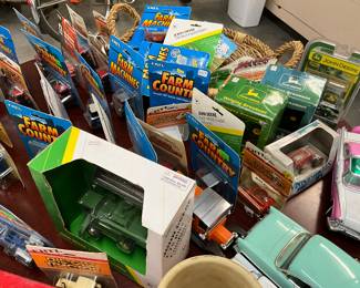 Farm Country & John Deere & Cat & Case & Die Cast CarToys