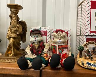 House of Lloyd Christmas Around the World Grandpa Lloyd & Grannie Flo Bunny Figurines