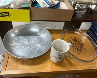 Canterbury Arts Hammered Aluminum Serving Bowl