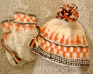 Handmade lambswool hat and mittens