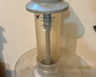 Squirrel proof birdfeeder