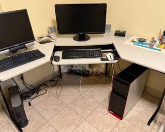 Corner computer desk