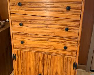 Shaker style dresser