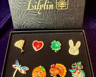 Lilylin holiday pin set