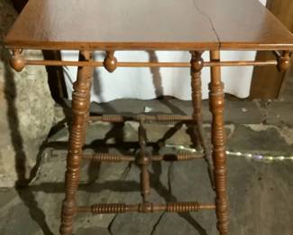 1900s Spindle Twisted Leg Oak Side Table