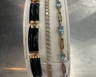 14kt gold/onyx bracelet.