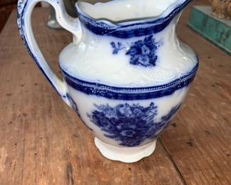 Blue and white pitcher Astoria royal j. Porcelain England